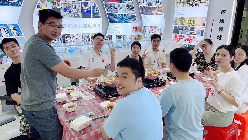 歡聚一堂，“趣”“味”無限—微視光電舉行月度聚餐趣味小活動(dòng)